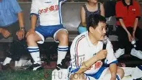 吴京7岁子罕见露面 活泼可爱五官俊朗似谢楠